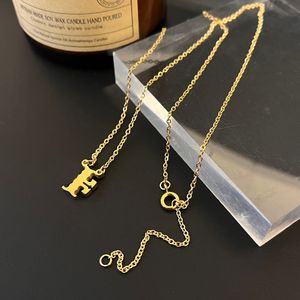 18k Gold TB Pendant Neckor Högkvalitativa designer smycken 2023 Kärleksgåvor Långkedjig klassisk märke halsband rostfritt stål sommarsmycken grossist