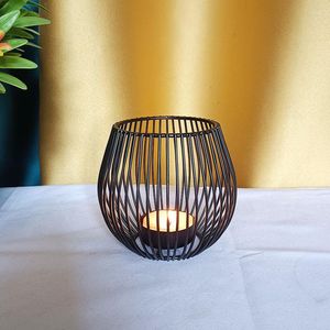Candle Holders Hollow Iron Vintage Black Lantern Candlestick Decoration Props Romantic Christmas Lighting Home Crafts