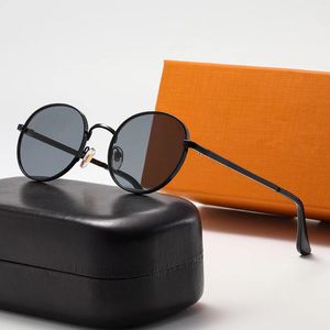 Tasarımcı Güneş Gözlükleri Moda Yuvarlak Güneş Gözlüğü Çerçeve Seyahat Aksesuarları Sonnenbrille Polarize UVA Koruma Gözlükleri Erkek Altın Kaplama PJ090 C23