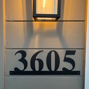 装飾的なオブジェクトの図形の家庭番号カスタムアドレスサイン木製アクリル番号レタープラークパーソナライズされたモダンドアアルファベットホームアウトドア230620