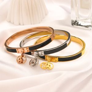 Designer Armband Kvinnor Bangle Luxury Jewelry 18K Guldpläterad rostfritt stål Silver Rose Gold Wedding Lovers Gift Bangles Tillbehör ZG2236