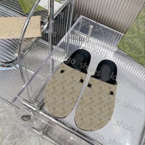 Half Pack tofflor varumärkesdesigner kvinnor män casual hemskor sandal metall logotyp gummibotten sandal glider