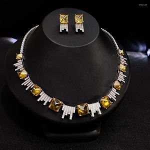 Collana Orecchini Set Geometry Luxury Princess 2PCS Statement Gioielli gialli per le donne Festa di nozze Pieno zircone cubico Dubai Regalo nuziale