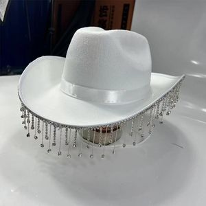 Cloches vit brud kristall cowgirl hatt lättvikt enkel och generös bred grim filtduk för brudtärna gynnar fester kostymer 230620