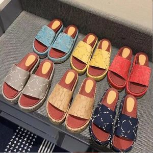 2023 أزياء Slide Sandals مصممة النعال للرجال نساء الساخنة للجنسين شاطئ Flip Flops slipper مع حقيبة الغبار 35-44