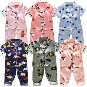 Familjsmatchande kläder tjej pyjama set pojke baby kläder barn sömnkläder pijama småbarn björn bat hjärtan korta ärm toppar långa byxor pajamas nattklänning 230621