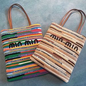 2024 الصيف الجديد متعدد الاستخدامات Stripe Straw Loved Bag One Counter Handbag Facs Large Carty Tote Mommy Bag New Trend 230621