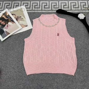 Kvinnors t-shirtdesigner 23 SS Summer Knit Tee Designer Tops med brevbroderi pärlor kvinnliga casual Milan Runway Crop Top T-shirtkläder