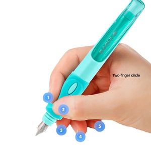 Canetas-tinteiro Little Warrior grau três Zhengzi Caneta de treinamento para alunos Caneta de saco de tinta de prevenção de dedo Material escolar 230620