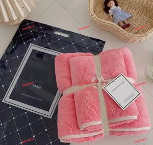 Bath Towel Luxurys Wash Cloths Towel Designer Wath Towels A Set Coral Velvet Unisex Towel Men Womens Face Towels Absorbent Blanket