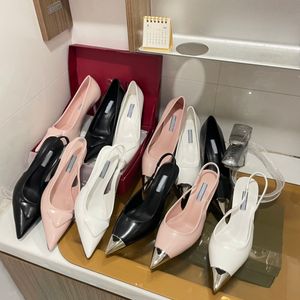 Дизайнерская обувь для обуви женская металлическая голова заостренная высокие каблуки сандалии стилевые каблуки Сексуальные патентные кожаные сандалии с коробкой 10338