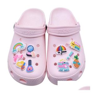 Ayakkabı Parçaları Aksesuarları Tıklatmalar Charms Colorf Style Pvc Dekorasyon Damlası Teslimat Ot5uo için Farklı