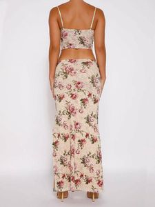Casual Dresses Boho Chic Floral Print 2 Piece Set Bandeau Top och Sheer Mesh maxi kjol för kvinnors sommarstrandkläder
