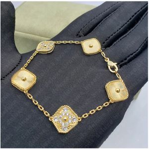 Luxury Classic 4/ Four-Leaf Clover Lucky Armband 18K Gold Agate Shell Mor-of-Pearl Gift för eleganta flickor Bröllop Mors dagsmycken för kvinnor