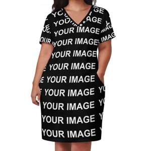 Plus -storlek klänningar din bild anpassad casual klänning Summer Custom Made Design Kawaii Dresses Ladies V Neck Print Street Style Dress Plus Size 5xl 230620