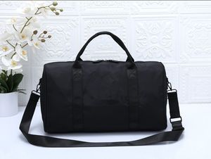 2023 Ny quiltad C -förvaringspåse Kvinnor Yogo Sportfodral Stor storlek Black Canvas Storage Case VIP Fashion Beach Tote Duffle Travel