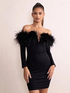 Sukienki swobodne wysokiej jakości kobiety seksowne na ramię czarne bandaż z piórami 2023 KNITED BODYCON ELEGANT Evening Club Party