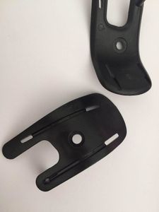 Borracce per acqua Gabbie per bici da corsa in carbonio Set di telai in plastica Coperchio inferiore Tappo nero Sostituire il cavo Spina di arresto della guida del filo 230621