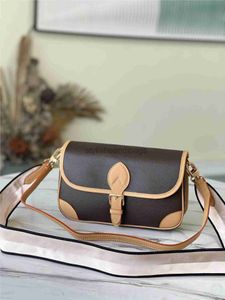 stylisheendibags 5A Designers Classic DIANE satchel Bag strap Embossed Leather Cream Full Black houlder Bags Vintage Cross Body