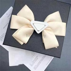 Designer Barrettes Girls Hairpin Classic Letter Clips Hair Clips Fashion Women Bow pannband hårtillbehör