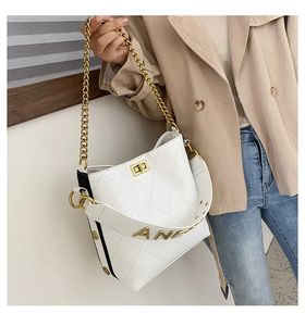 HBP Dicky0750 Designer Bucket Bags Women Shoulder Bags Lady Messenger Bag Lozenge Plain Fashion Luxury Crossbody Handväskor breddade handtagskedja Tre remslås