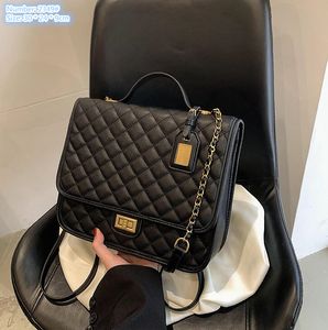 wholesale ladies shoulder bags 2 colors classic Joker black patent leather fashion handbag elegant sewing plaid backpack minority design leather chain bag 2349#