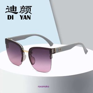 8A qualité Designer H maison lunettes de soleil en vente Nouvelle mode tendance lunettes de soleil personnalisé papillon cadre style ventilateur Wanghong montrer des lunettes avec boîte-cadeau