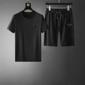 メンズトラックスーツTシャツセット高級デザイナーメンズレディースTシャツトラックスーツジョガースポーツウェアサマーセーターシャツスウェットパンツストリートウェアプルオーバースポーツスーツ