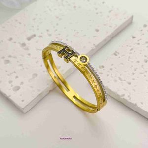 Factory Outlet Wholesale Fashion H Home Bracelets online shop and Luxury Family Letter Single Row Diamond 18K Gold Personalized Versatile Titaniu With Gift Box