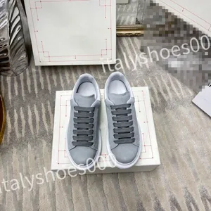 Luxurys Thick Soled Soled Soled Casual Shoes Designer Shoe Women Travel-Up Sneaker Fashion Lady Running Trainers Platform Men Gym Sneakersサイズ35-45