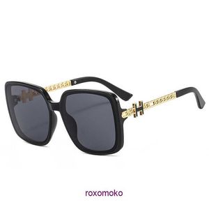 Designer H home original sunglasses for sale 2023 New Sunglasses Womens Small Frame Metal Personalized Street Photo Sunshades Men With Gift B With Gift Box