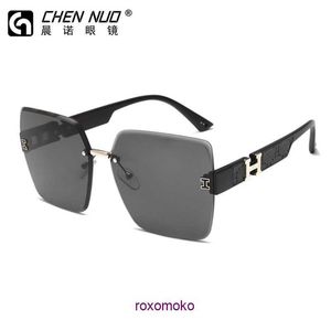 H home Top Original wholesale sunglasses for sale 2023 Spring Summer New Fashion Polarized Light Womens Sunglasses Large Frame Slim Screen Re With Gift Box