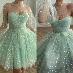 Sweet Green Short Homecoming Dresses Lantejoulas Illusion Gola alta Mangas compridas Mini Cocktail Homecoming Dress A Line