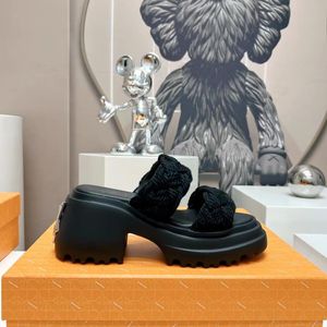 2023 New Thick Heel Sandals Designer Style Black Sexy Open Toe Leather Non slip Handwoven Slippers Summer Outdoor Beach Sandals