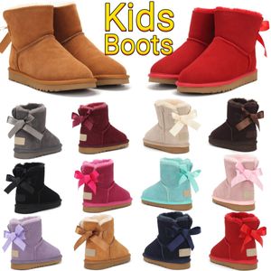 Småbarn Klassisk Mini Australien barn Skor uggi Stövlar Flickor Barn Vinter Snow Designer Boot Baby Kid Ungdom Pojkar Varma Sneakers Svart Rosa Nejlika Kastanj Lila