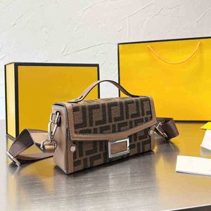 Дизайнерская сумочка сумок на плечах сумочка женские пакеты роскошные буквы печатные сумки с поперечным купами