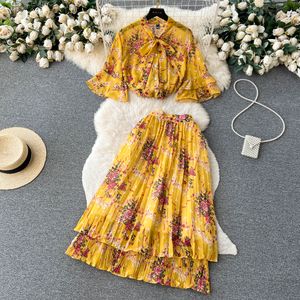 Vestido de duas peças estampa floral conjuntos de duas peças feminino manga flare top cintura elástica babados plissado saia longa francês terno de férias 2023