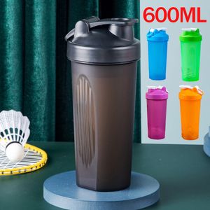 Vattenflaskor 600 ml Protein Shaker Bottle Powder Shake Cup för Gym Ffitness Sport Slushy W Scale Portable 230621