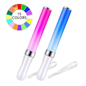 LED Işık Çubukları Pil Güçlü Işık Çubukları 15 Renk Değiştirme Led Glow Stick Düğün Partisi Kutlaması Floresan Kamp Vokal Konserler Dekor 230621