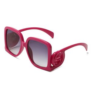 Designer Women Classic Frame Brand Solglasögon för män Polariserade solglasögon Fashion Beach