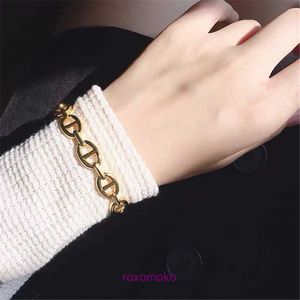 Braccialetti di design per la casa Hing all'ingrosso in vendita Ins Wind Pig Nose Chain Open Bracciale Regolabile Metal Texture Versione coreana semplice e personalizzato con scatola regalo