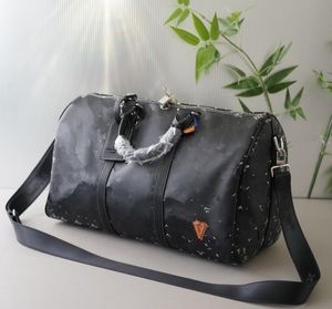 Bolsa de viagem preta unissex de alta qualidade com emblema carta bolsa de viagem masculina bolsa de bagagem de couro genuíno mochila feminina fitness bolsa de ioga totes bolsas de ombro com zíper bolsas