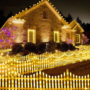 Kreativ utomhus julgran hölje trädgårdsgård layout lysande led staket landskap atmosfär lampor
