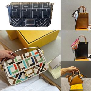 Women Baguette Shoulder Bags Designers Handbags Purses Embossed Letter Crossbody Bag satchel Counter Quality Fashion Underarm Bag Lady Tote Casual Clutch Wallet