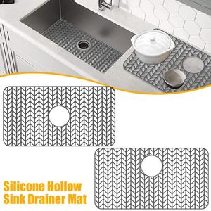 Table Mats Silicone Sink Protector Kitchen Dishes Draining Bottom Mat Heat-Resistant Grid Tableware Drying Pad With Center Drain