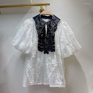 Kvinnors blusar WDMSNA Kort ärmkvinnor Nagelborr Flower Puff Hollow Out Lace Shirt för sommaren franska smala blusa