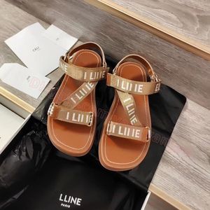 Sandaler högkvalitativa designer glider leo strappy calfskin nylon remmar fabriksskor tofflor män kvinnor lyx sandal slid justerbara remmar skor