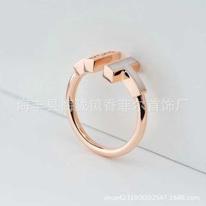 Marka projektanta Wysoka jakość 1 na pierścienie TFF Diamond i Fritillaria Double T, które nie zanikają nisza palca wskazującego z logo