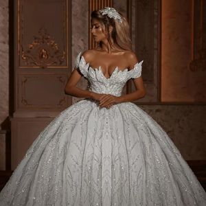2023 Luxury Sparkly Glitter Off Shoulder Ball Gown Wedding Dresses Rygglösa brudklänningar med Long Train Vestidos de Novia Robe Ma319x