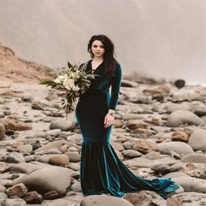 Vintage Dark Green Velvet Mermaid Wedding Dresses With Long Sleeves V Neck Plus Size Sweep Train Modern Bridal Party Gowns For Bea2487